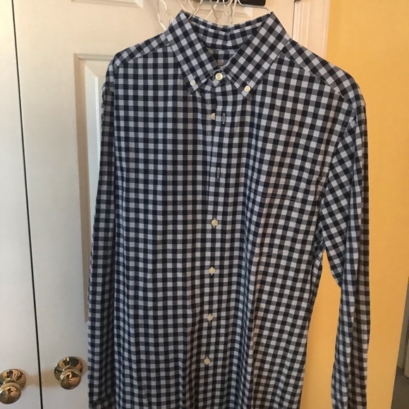 Assorted button down shirts - Picture 2 of 7
